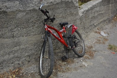 Bisiklet Otomobile Çarptı Açıklaması 2 Yaralı