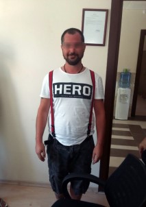 Kuşadası'nda 'Hero' Yazılı Tişört Giyen Bir Kişi Gözaltına Alındı