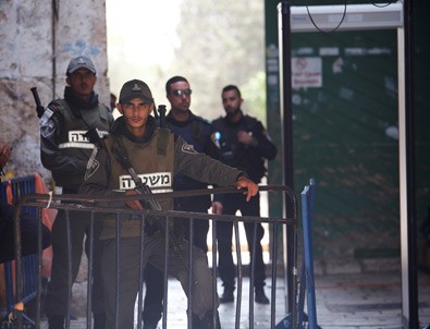 İsrail basını: Metal arama dedektörleri kaldırılacak