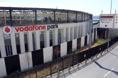 'Vodafone Arena'da İsim Değişikliği Sonrası Tabela Da Değişti