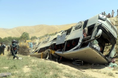 Afganistan'da Trafik Kazası Açıklaması 14 Ölü