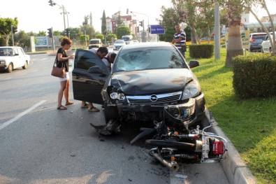 Antalya'da Otomobil Motosiklete Çarptı Açıklaması 1 Yaralı
