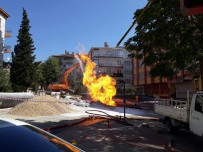 KEPÇE OPERATÖRÜ - Başkent'te Doğalgaz Borusu Patladı