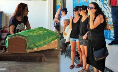 Depremde Ölen Türk'ün Cenazesi Gözyaşlarıyla Karşılandı