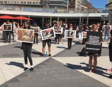 İsveç'te Hayvan Hakları İçin Sessiz Protesto Gösterisi