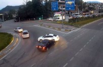 DEMIR ÇELIK - Karabük'te Trafik Kazaları Mobese Kamerasında