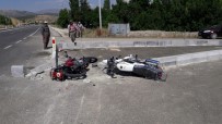 Motosikletler Çarpıştı Açıklaması 1 Ölü, 2 Yaralı