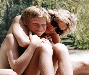 Prens William Ve Harry, Anneleri Diana'yı Anlattı