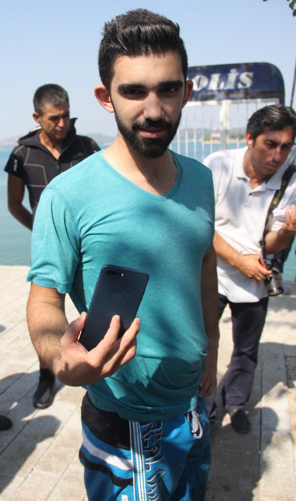 Su geçirmez telefon hayat kurtardı