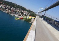 15 Temmuz Şehitler Köprüsü'ne Dev Evkur Yeni Malatyaspor Bayrağı