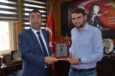 Başkan Toksoy'dan Basın Bayramında Gazetecilere Plaket