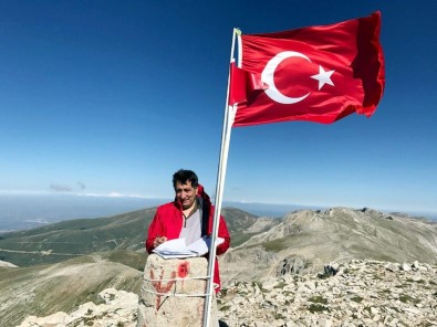 Bursa Valisi Küçük Uludağ'ın Zirvesine İmza Attı