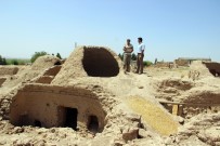 BENZERLIK - Kümbet Evler Zamana Direniyor