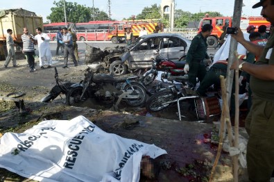 Pakistan'da Bilanço Arttı Açıklaması Çoğu Polis 25 Ölü