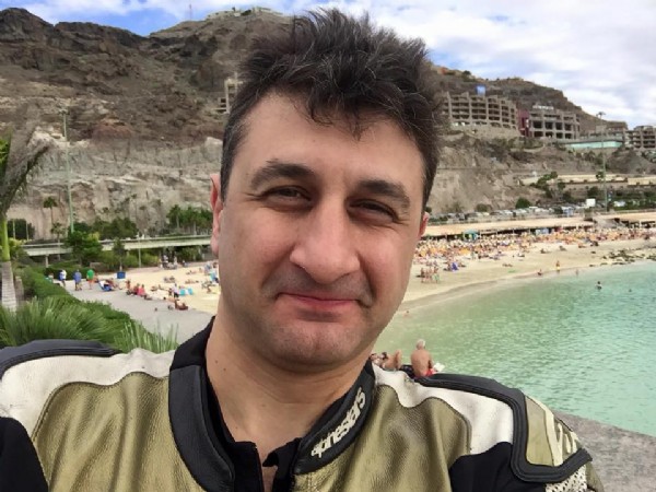 Altın Elbiseli Adam, motosikletiyle kaza yaparak hayatını kaybetti