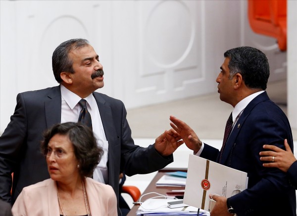 Sırrı Süreyya Önder ile CHP'li Erol'dan PKK atışması