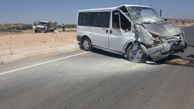Midyat'ta Trafik Kazası Açıklaması 3 Yaralı