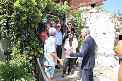 Vali Civelek, Datça'da Depremzedeleri Ziyaret Etti