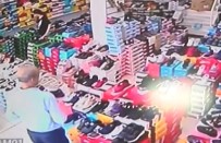 GARIBAN - Askere Yardım Bahanesiyle Cep Telefonu Çaldı