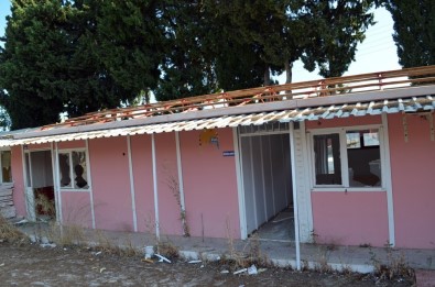 Didim'de Tarihi Okulun Ek Binası Yerinden Kaldırılıyor