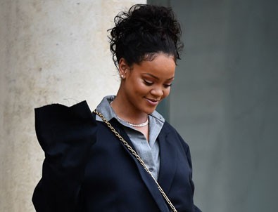 Macron, şarkıcı Rihanna ile görüştü