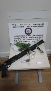 Milas'ta Şüpheli Araçtan Pompalı Tüfek Çıktı