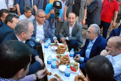 Bakan Fakıbaba, Bakan Özlü'ye Ciğer Yedirip Patentini İstedi