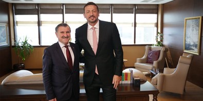 TBF Başkanı Türkoğlu, Bakan Osman Aşkın Bak'ı Ziyaret Etti