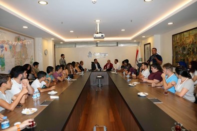 Antalyalı Gençlerden Başkan Taşdelen'e Ziyaret