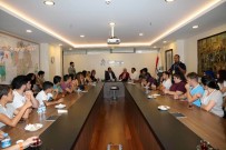 TAŞDELEN - Antalyalı Gençlerden Başkan Taşdelen'e Ziyaret