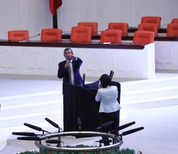 CHP Milletvekillerinin Meclis'teki İç Tüzük Eylemi Devam Ediyor