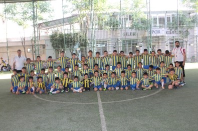 Siirt'te 75 Çocuk Akademide Futbol Öğreniyor