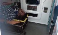 TAKSİ ŞOFÖRÜ - Şişli'de Ticari Taksi Beton Bariyerlere Çarptı Açıklaması 1 Yaralı