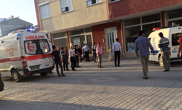 Çocuğunun gözünün önünde eşini öldürüp intihar etti