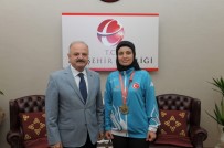 OLİMPİYAT ŞAMPİYONU - Başarılı Sporcu Keresteci, Vali Çakacak'ı Makamında Ziyaret Etti