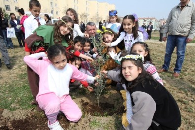 Gaziemir'de Yeşil Alan Ve Modern Parklar Artıyor