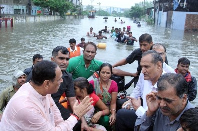 Hindistan'da Sel Açıklaması 120 Ölü