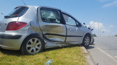 Kocaeli'de Trafik Kazası Açıklaması 3 Yaralı