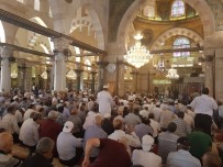 Mescid-İ Aksa'da İki Haftanın Ardından Cuma Namazı Kılındı