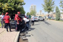 KAZANCı BEDIH - Sürücü Belgesi Olmayan Lise Öğrencisinin Kullandığı Otomobile Araç Çarptı Açıklaması 3 Yaralı