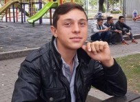 KIZ MESELESİ - 16 Yaşındaki Garson Bıçaklı Kavgada Öldü