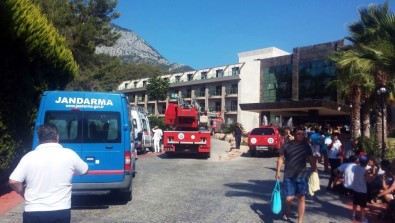Antalya'da Otel Yangını