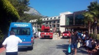 İTFAİYE MERDİVENİ - Antalya'da Otel Yangını