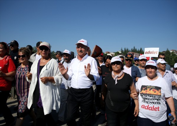 Melek Baykal da yürüyor