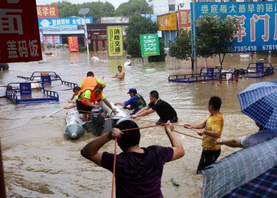 Çin'i Sel Vurdu Açıklaması 49 Ölü