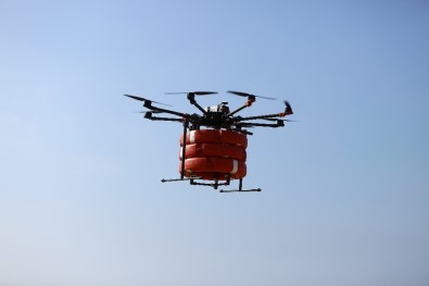 İstanbul Sahillerinde Cankurtaran Drone İş Başında