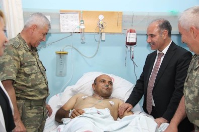 Korgeneral Çetin, Yaralı Güvenlik Korucularını Ziyaret Etti
