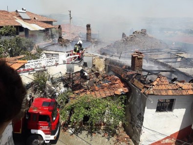Manisa'da Ev Yangını