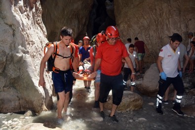 Saklıkent Kanyonu'na Düşen Tatilci 1 Saatte Kurtarıldı