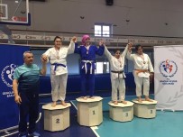 KOCAPıNAR - Salihlili Judocular Manisa'da Parladı